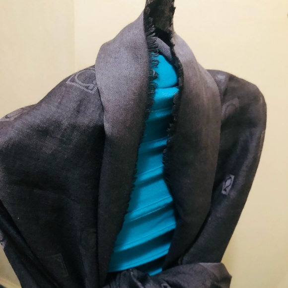 Salvadore Ferragamo Scarf/Shawl. 72” By 30”. 100% Cashmere. Long. - Picture 2 of 15